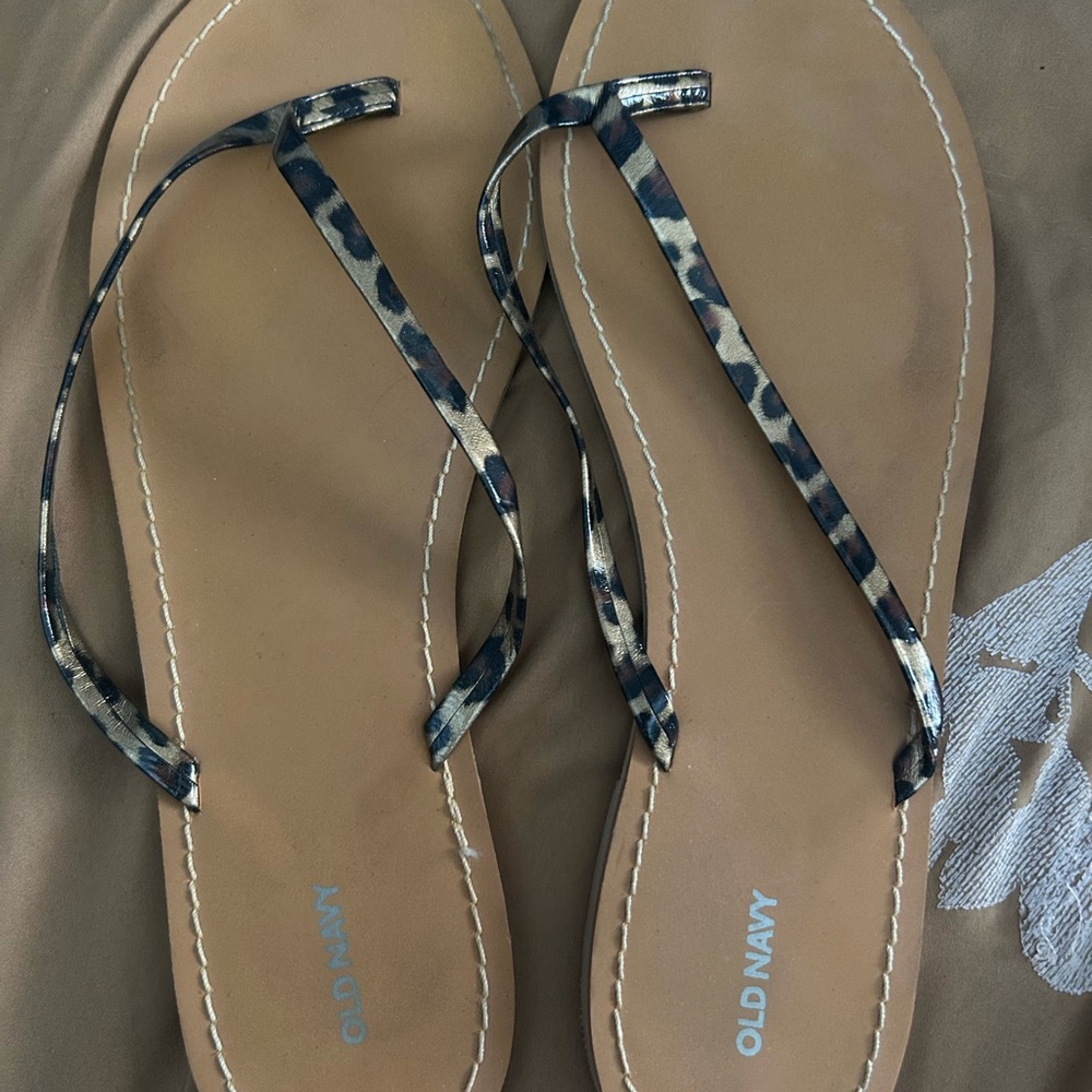 Old Navy Women's Tan and Black Leopard Sandals
